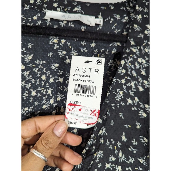 NWT ASTR The Label Black Floral Long Sleeve Faux Wrap Crop Blouse Women Size L - Picture 6 of 7